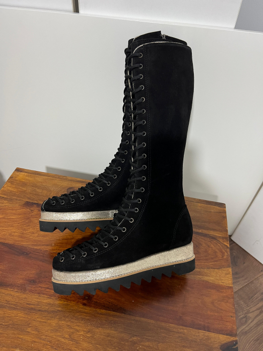 Cizme cu siret, din piele neagra patinata, restilizati intr-o linie moderna [3]