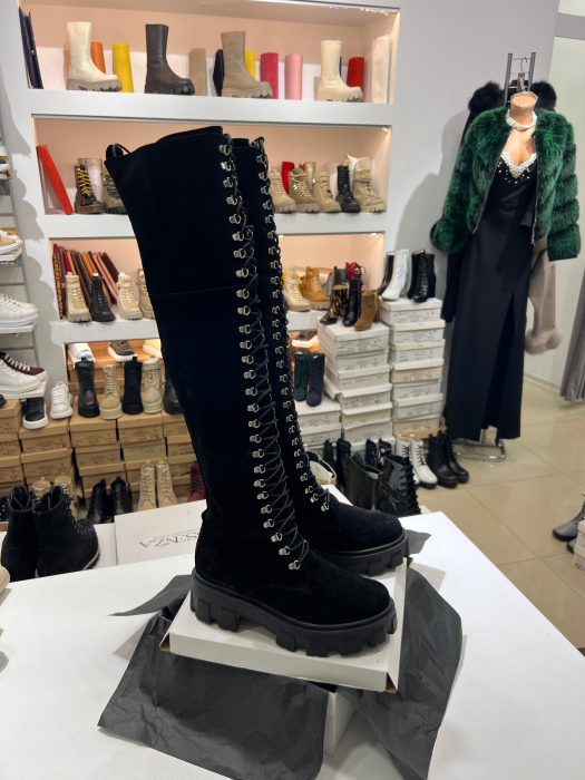 Cizme peste genunchi, cu talpa inalta tip bocanc, din piele naturala intoarsa neagra [1]