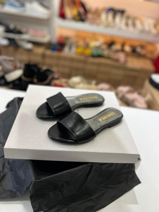 Flip flops din piele naturala neagra. [1]
