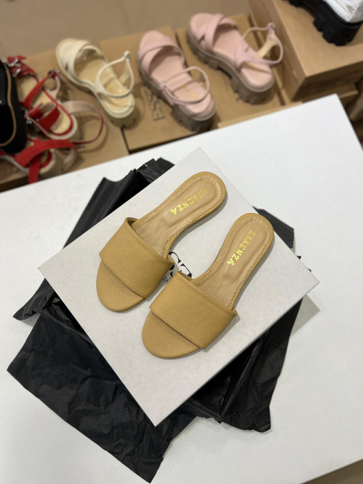 Flip flops din piele naturala nude cu perforatii. [2]