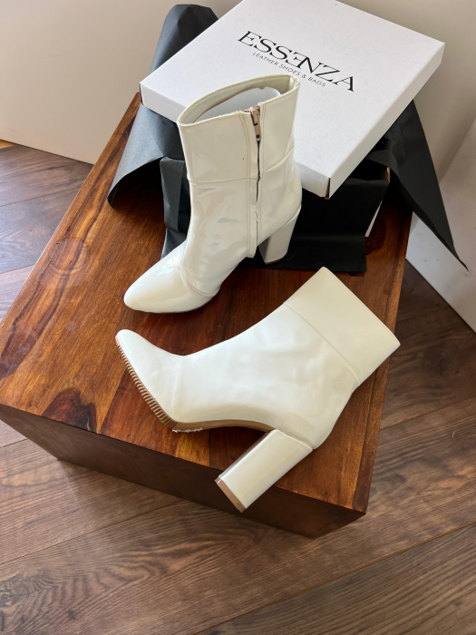 Ghete din piele lacuita alba [2]