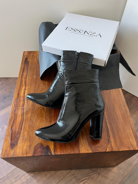 Ghete din piele lacuita neagra [1]