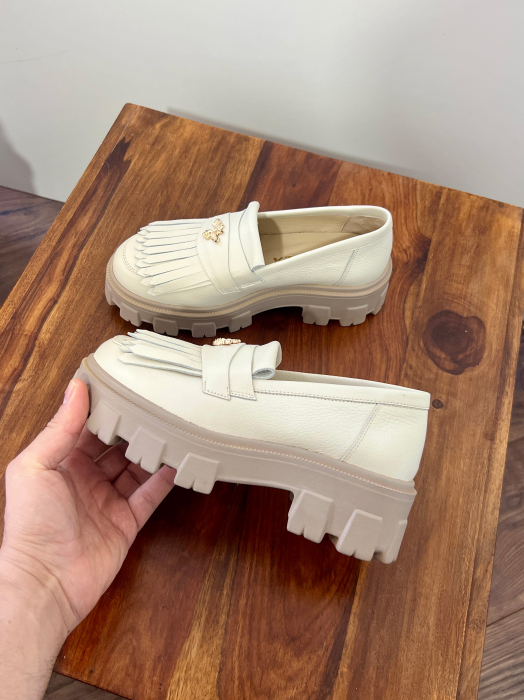 Pantofi Arya bej latte cu franjuri [3]