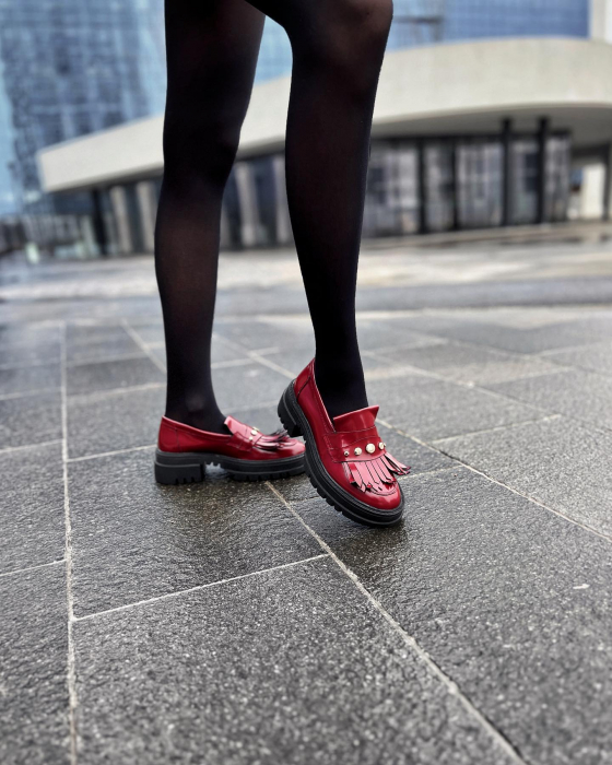 Pantofi Arya Burgundy, cu franjuri si capse aurii [2]