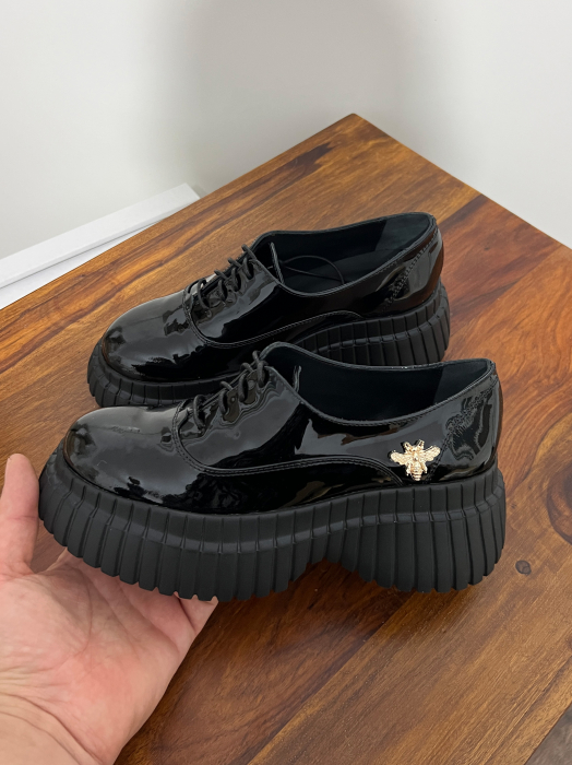 Pantofi Chara C black patent golden bee [6]