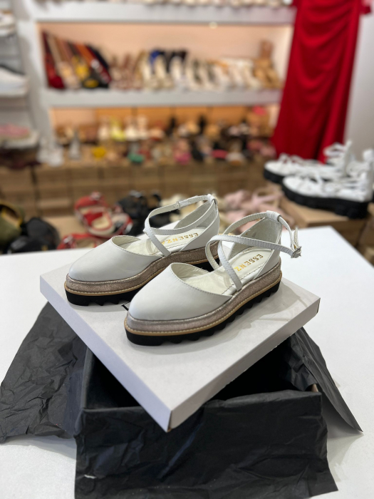 Pantofi decupati, din piele naturala alba si auriu glitter [3]