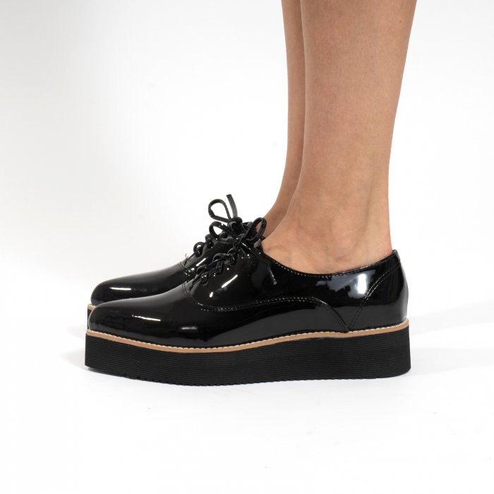 Pantofi oxford, cu varf ascutit, din piele naturala lacuita, neagra. [2]
