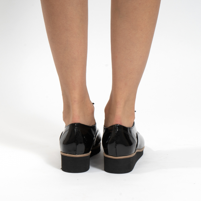 Pantofi oxford, cu varf rotunjit, din piele naturala lacita, neagra [5]