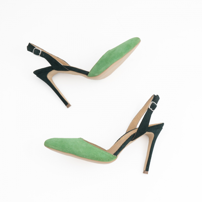 Pantofi stiletto decupati cu bareta de sustinere la calcai. Realizati din piele intoarsa verde deschis si verde inchis. [4]