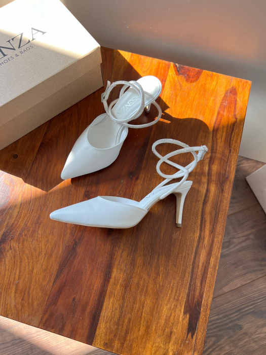 Pantofi stiletto decupati, din piele naturala alba si barete de cristal la glezna [6]