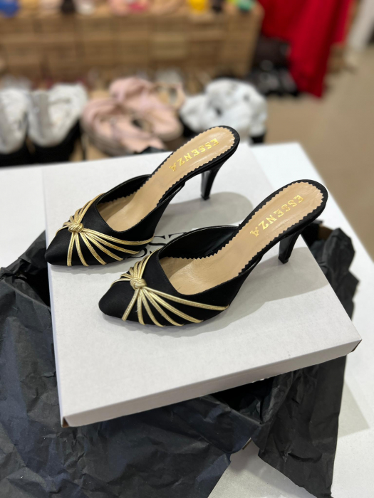Pantofi stiletto tip sabot, realizati din matase naturala , negru si auriu. [3]