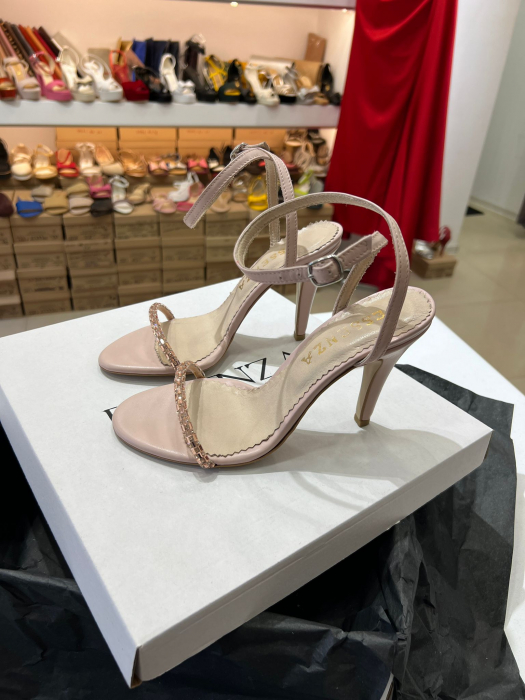 Sandale cu bareta ingusta Chiara Baby Pink, din piele naturala roz deschis. [1]