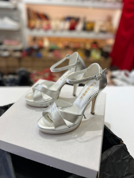 Sandale cu platforma, din piele laminata argintie [1]