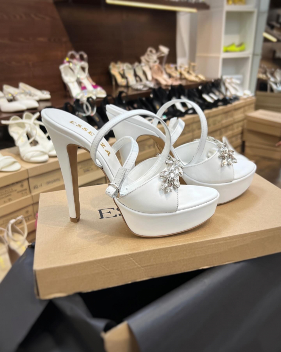 Sandale din piele naturala alba cu accesoriu din cristale [3]