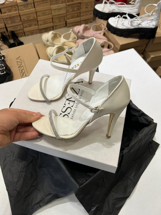 Sandale din piele naturala alba si cristal, cu toc stiletto si staif inchis la calcai [2]