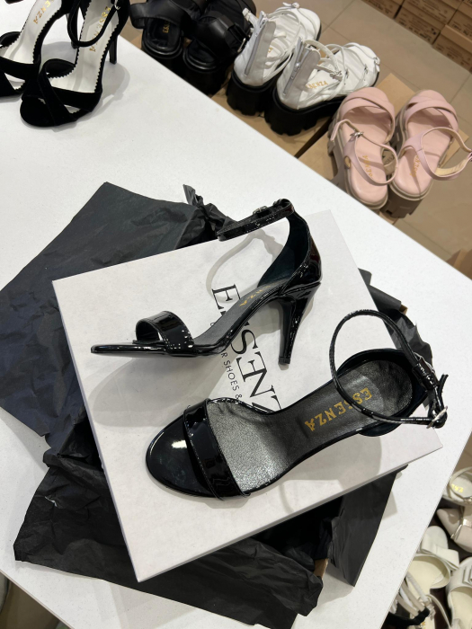Sandale din piele naturala lacuita  neagra, cu toc stiletto [1]