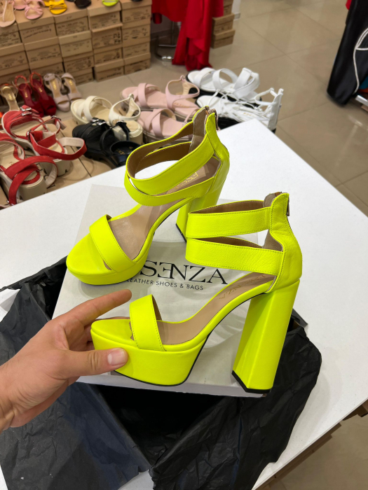 Sandale din piele naturala verde neon, cu toc gros patrat si platforma. [4]