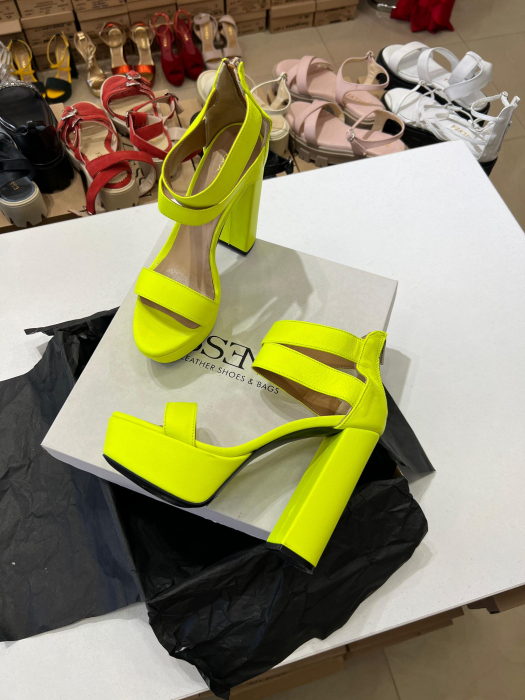 Sandale din piele naturala verde neon, cu toc gros patrat si platforma. [2]