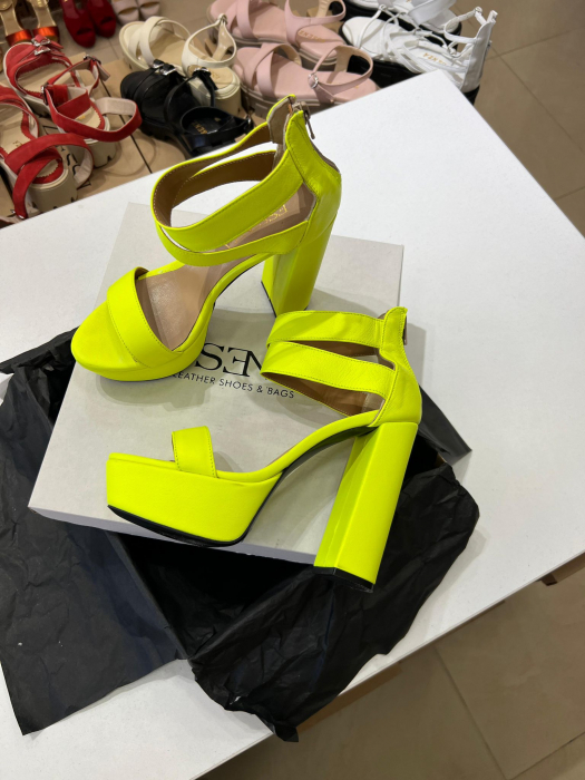 Sandale din piele naturala verde neon, cu toc gros patrat si platforma. [3]