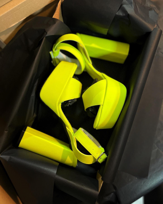 Sandale din piele naturala verde neon, cu toc gros patrat si platforma. [3]