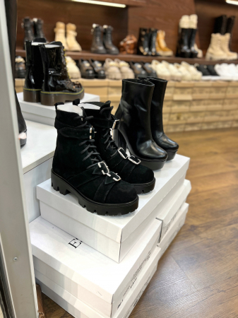 Stoc Livrare Rapida - Bocanci cu catarame metalice, din piele intoarsa neaagra
