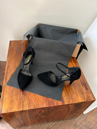 Pantofi - Pantofi stiletto decupati(interior/exterior), realizati din piele intoarsa neagra
