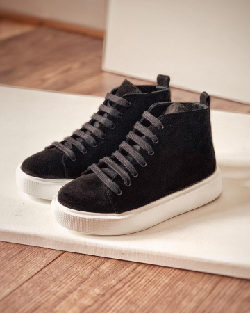 SNEAKERS - Bascheti cu talpă alba realizate din piele naturală intoarsa neagra