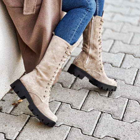 REDUCERI - Bocanci cu siret din piele intoarsa camel