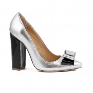 FEMEI - Pantofi Stiletto cu funda, din piele lacuita neagra si argintie