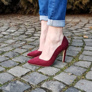 REDUCERI - Pantofi stiletto cu decupaj interior, din piele intoarsa visinie
