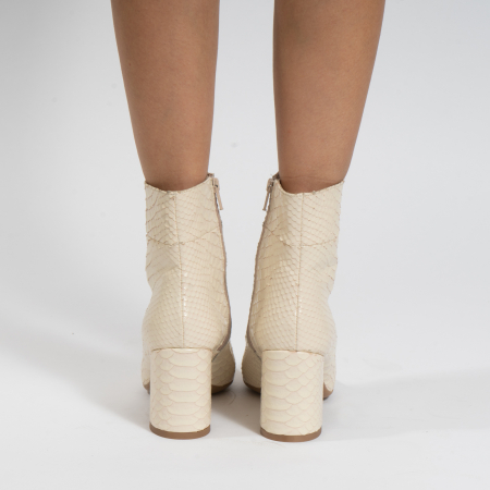 Botine cu toc gros, din piele naturala alb unt cu textura de piele de sarpe [4]