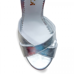 Sandale cu platforma, din piele laminata argintie [3]