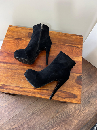 OUTLET TOAMNA-IARNA - Botine Stiletto din piele naturala intoarsa neagra cu toc de 14cm.