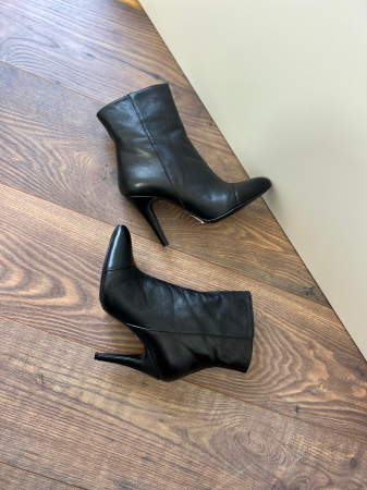 OUTLET TOAMNA-IARNA - Ghete cu varf semiascutit, din piele naturala  neagra