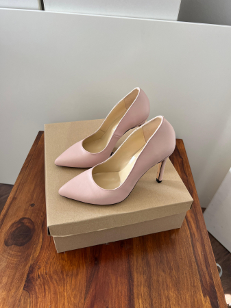 REDUCERI - Pantofi stiletto realizati din piele naturala roz.