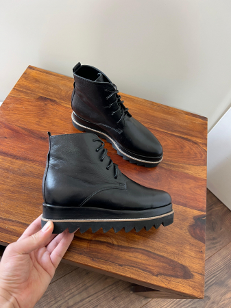 OUTLET TOAMNA-IARNA - Ghete Everest cu siret, din piele naturala neagra