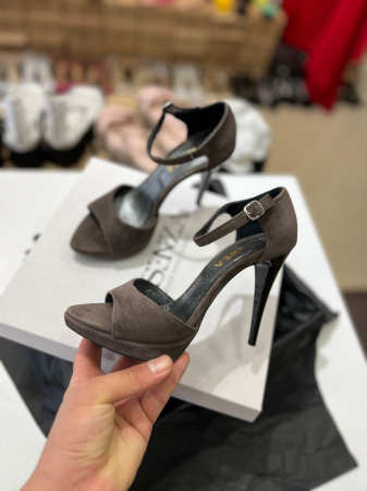OUTLET PRIMAVARA-VARA - Sandale din piele maro velur