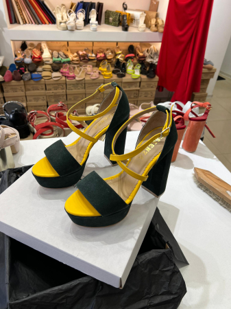 OUTLET PRIMAVARA-VARA - Sandale din piele intoarsa verde si piele box galbena, cu barete incrucisate