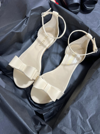 Sandale talpa chunky - Sandale cu talpa joasa, din piele naturala bej, cu fundite