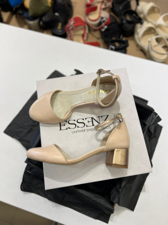 OUTLET PRIMAVARA-VARA - Pantofi cu varf rotund, cu decupaj si bareta la calcai, din piele nude rose si piele sidefata bronz.