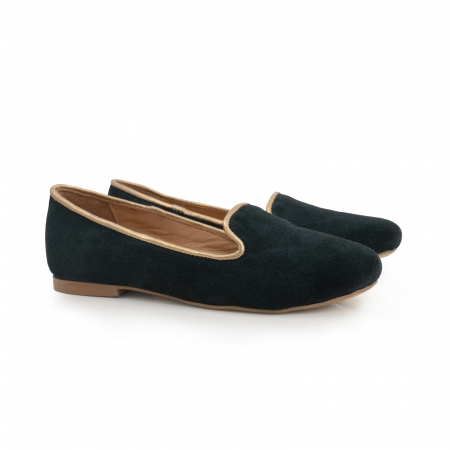 Pantofi confortabili si foarte usori, relizati din piele naturala intoarsa verde inchis, cu paspol decorativ auriu [1]