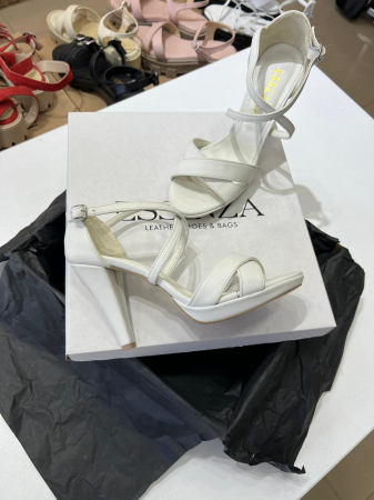 OUTLET PRIMAVARA-VARA - Sandale cu platforma, din piele naturala alba .
