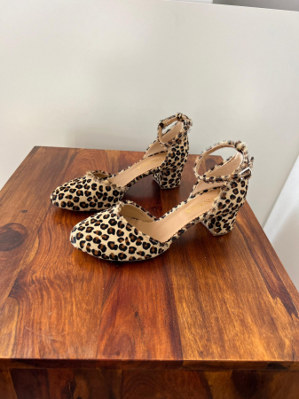 Sandale - Pantofi cu varf rotund, cu decupaj si bareta la calcai, din piele naturala animal print leopard