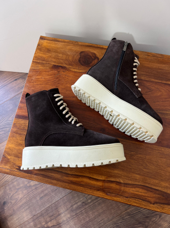 OUTLET TOAMNA-IARNA - Ghete cu talpă groasă, realizati din piele naturală intoarsa maron