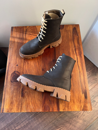 OUTLET TOAMNA-IARNA - Bocanci cu siret , din piele naturala maro nabuc