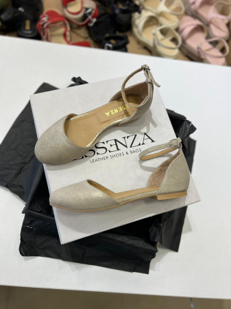 OUTLET PRIMAVARA-VARA - Balerini decupati pe laterale, cu bareta la staif, din piele auriu glitter.