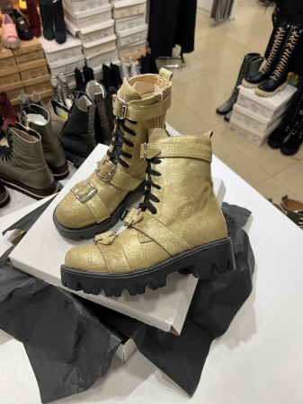 Bocanci cu catarame metalice, din piele naturala, auriu glitter. [2]