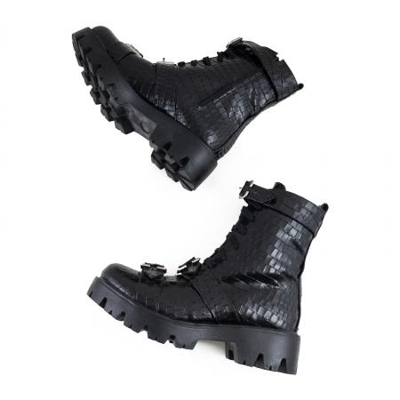 Bocanci cu catarame metalice, din piele naturala neagra cu aspect tip croco [3]