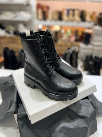 OUTLET TOAMNA-IARNA - Bocanci cu siret, din piele bizonata neagra