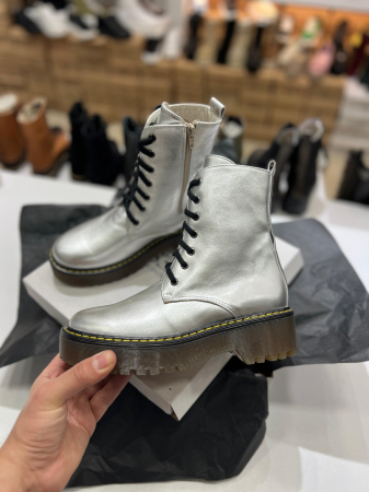 OUTLET TOAMNA-IARNA - Bocanci cu siret, din piele naturala argintie.